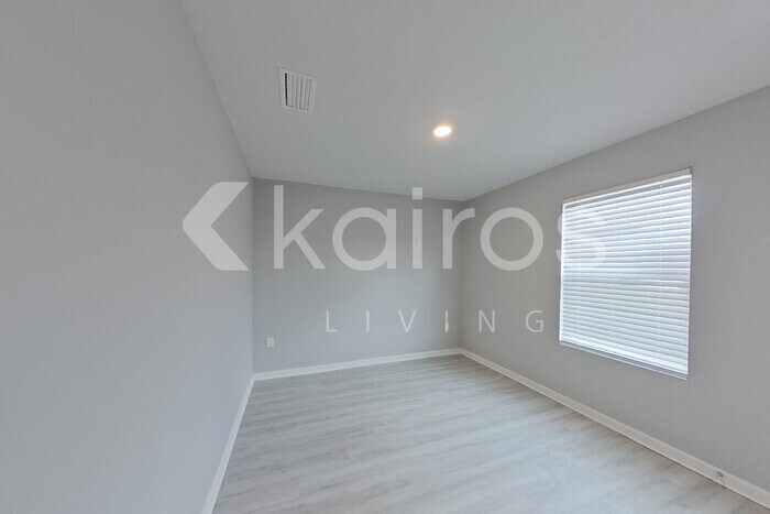 Building Photo - 253 Monarch Ln