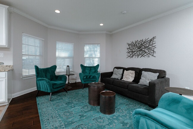 Building Photo - 3014 Falls Dr