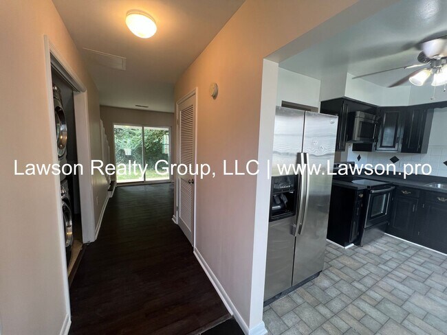 Building Photo - Townhome in Garden City