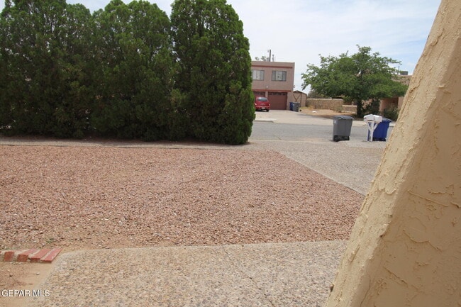 Building Photo - 10711 Ivanhoe Dr