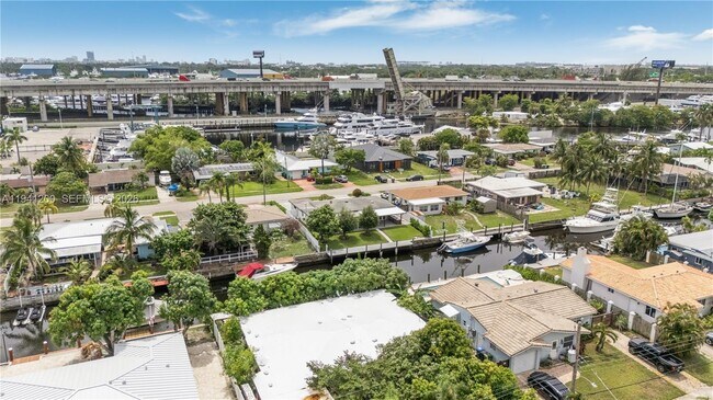 Building Photo - 1931 SW 22nd Ave