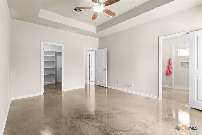 Building Photo - 414 W Avenue C