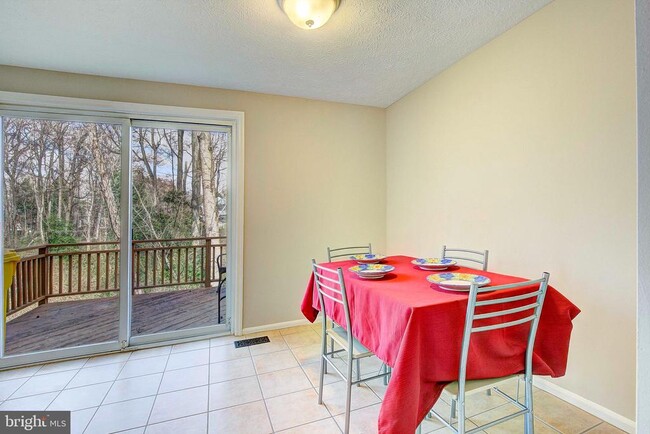 Building Photo - 2530 Log Mill Ct