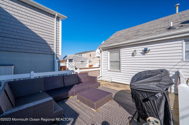 Building Photo - 260 Hancock Ave