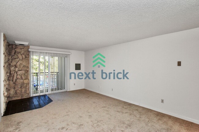 Building Photo - 2 Bed and 1 Bath Bellevue Condo is Availab...