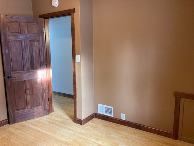 Building Photo - Amazing 4 Bedroom 2 Bathroom House with Garage!