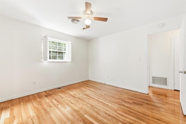 Building Photo - 704 Fort King George Dr