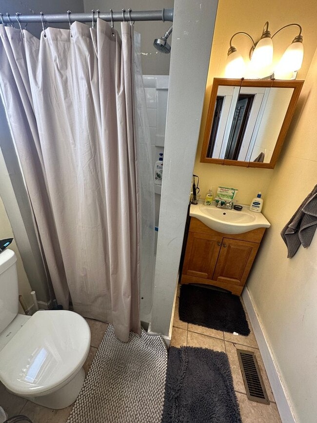 Building Photo - Clifton 6 Bedroom House Available