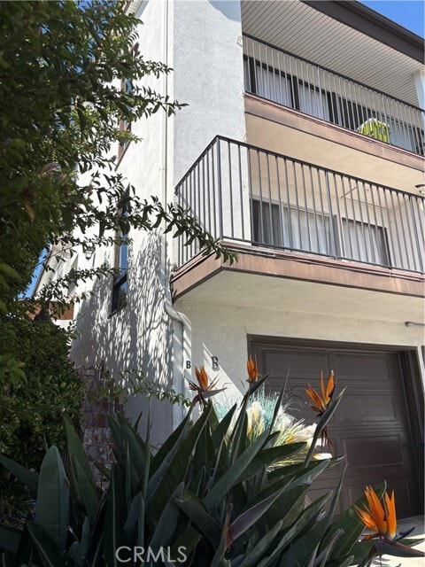Primary Photo - 232 Avenida Lobeiro