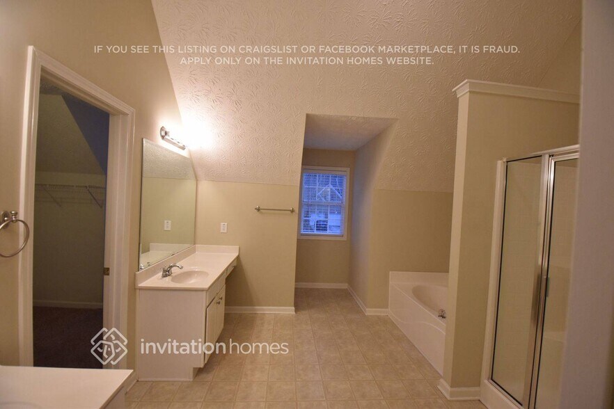 Building Photo - 333 Interlake