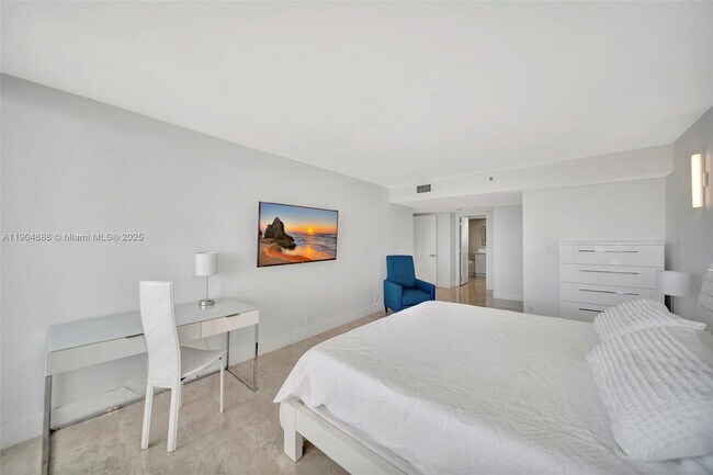 Building Photo - 1717 N Bayshore Dr