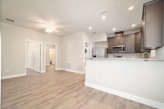 Building Photo - The Reef Townhome NOW LEASING FOR FALL 2026!