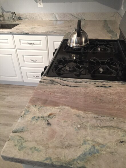 Building Photo - 1946 Clement St