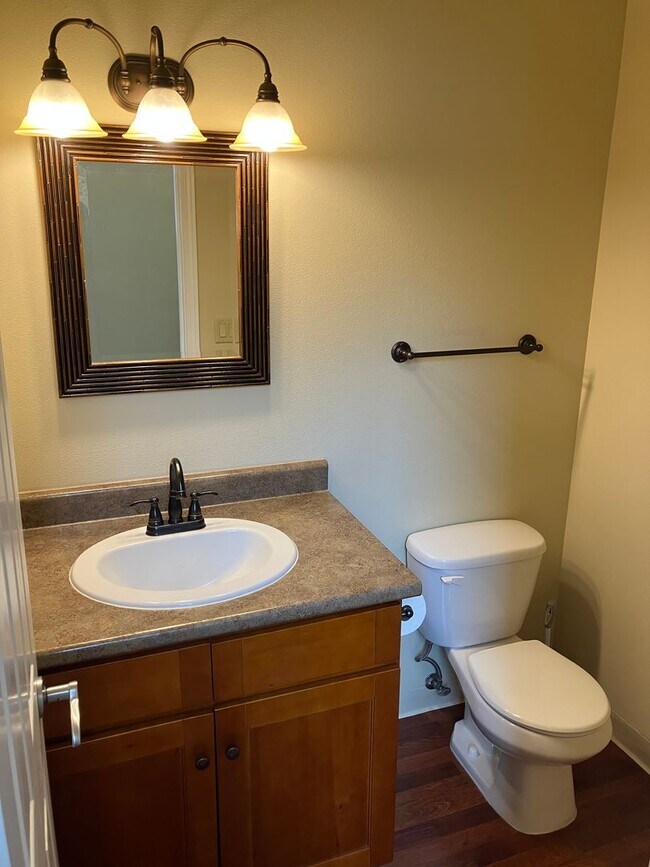 Building Photo - *$1,000 Off 1st Month's Rent!* Well-Kept Three Bedroom Home in West Salem