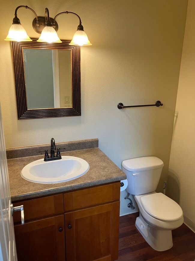 Building Photo - Well-Kept Three Bedroom Home in West Salem