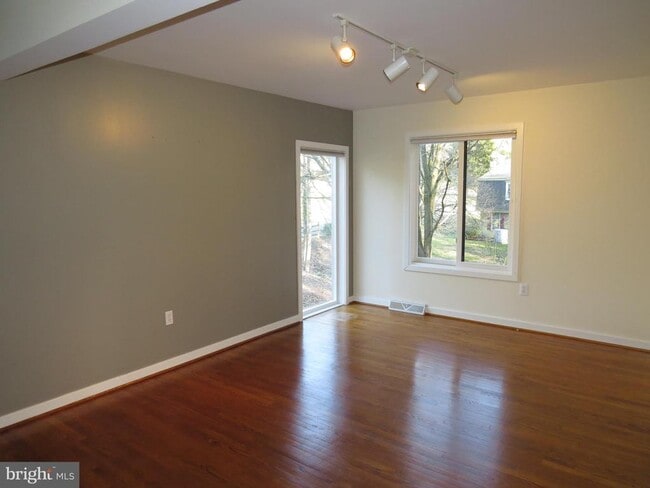 Building Photo - 30 Kings Grant Rd