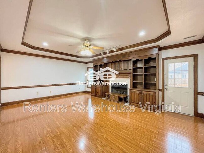 Building Photo - 352 Peace Haven Dr