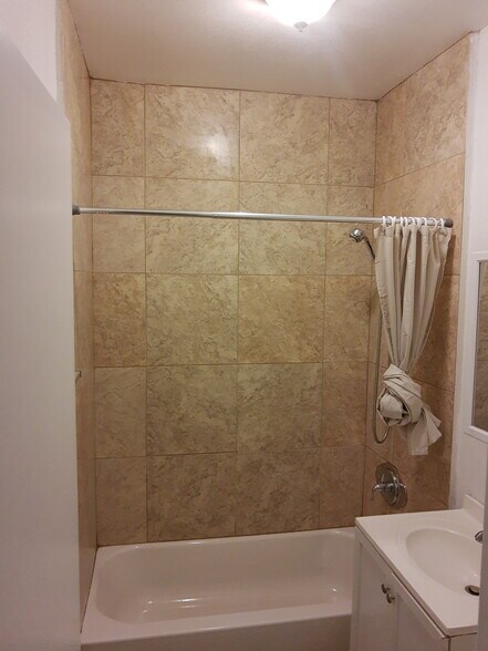 Building Photo - 941 E 52nd Pl