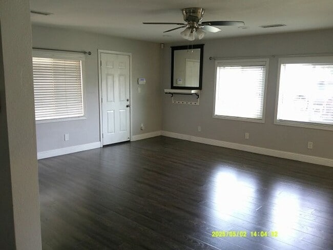 Building Photo - 3 N College St