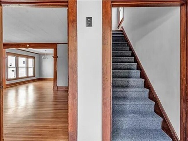 Building Photo - 255 Woodside Ave