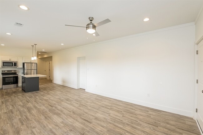 Building Photo - 3127 Bay St