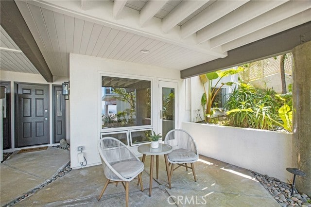 Building Photo - 546 Temple Hills Dr