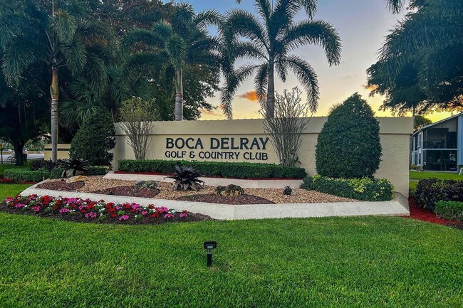 Building Photo - 5021 Oakhill Ln