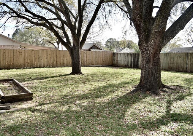 Building Photo - 514 Fair Oak Dr