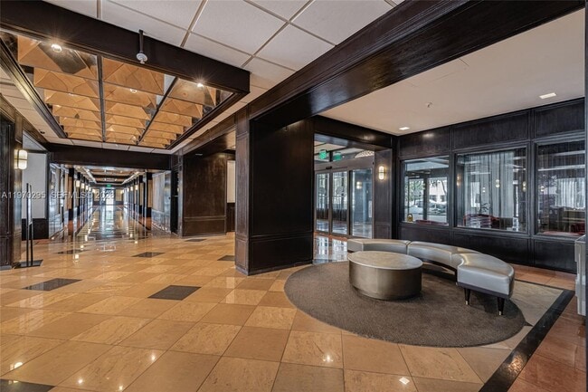 Building Photo - 600 NE 36th St