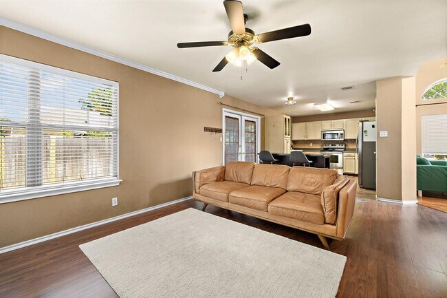 Building Photo - 400 Debora Dr