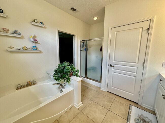 Building Photo - Large Beautifully Furnished Home in Sun City!