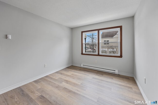 Building Photo - 46 N Cherry St