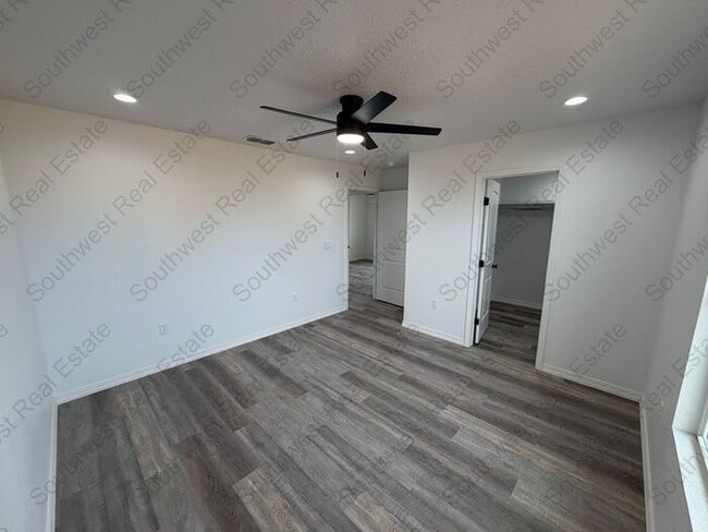Building Photo - New Spacious 2 bedroom 2 bath Duplex.