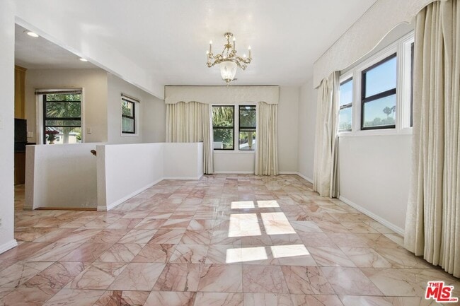 Building Photo - 5667 Heatherdale Dr