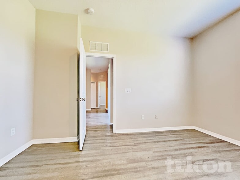 Building Photo - 221 Fern Gulley Dr