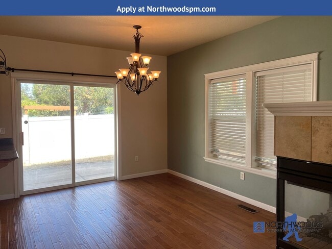 Building Photo - Beautiful 2 Story Home 3 Bdm/2.5 Bath in Q...