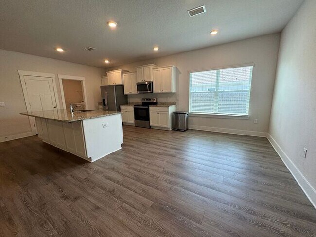 Building Photo - Gulf Breeze - Sailfish Pointe - 4 bedroom, 3 bathroom w/ 3 car garage
