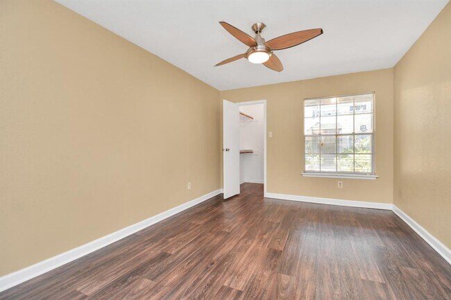 Building Photo - 7400 Bellerive Dr