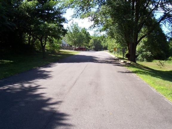 Nature surrounded drive - Chapita Hills Apartments
