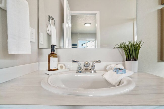 Building Photo - 11590 Maidstone St