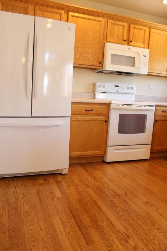 Building Photo - Beautiful 3 BR/2 1/2 BA Home in Highlands Ranch!