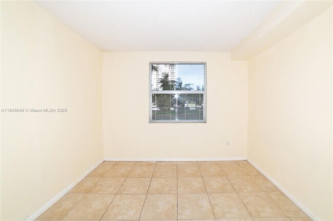 Building Photo - 17150 N Bay Rd