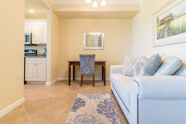 Building Photo - Furnished Annual -  2BR/2BA Second Floor c...