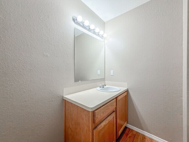 Building Photo - 604 Chateau Dr