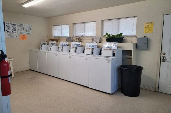 Building Photo - 2050 S Byrd Ave