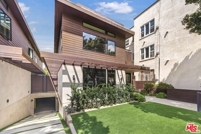 Primary Photo - 141 Hollister Ave