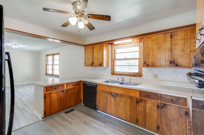 Building Photo - 2 Pickens Ct