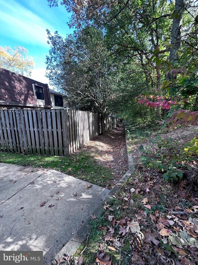 Building Photo - 6020 Forrest Hollow Ln