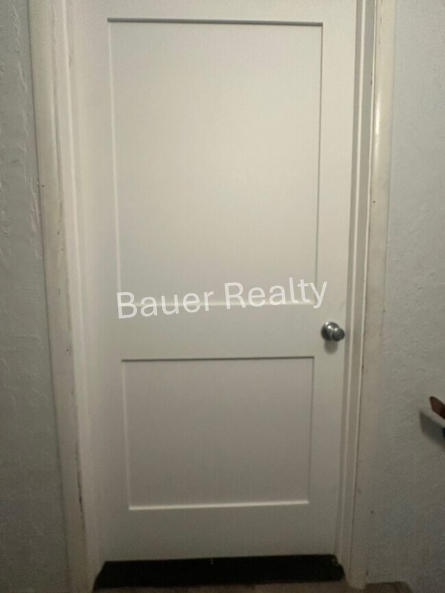 Building Photo - ab43 (Bauckman lease only)