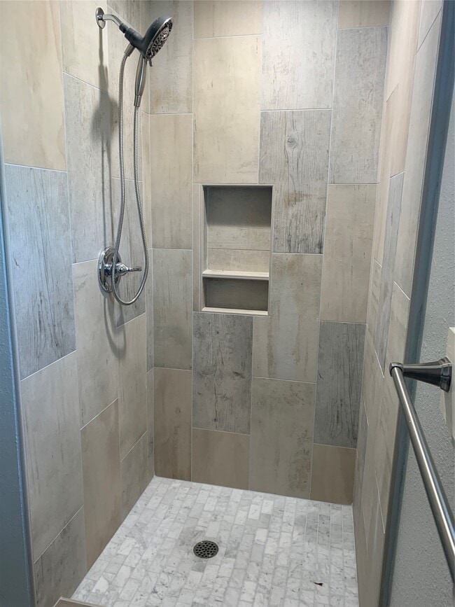 Building Photo - 1210 Avenue M